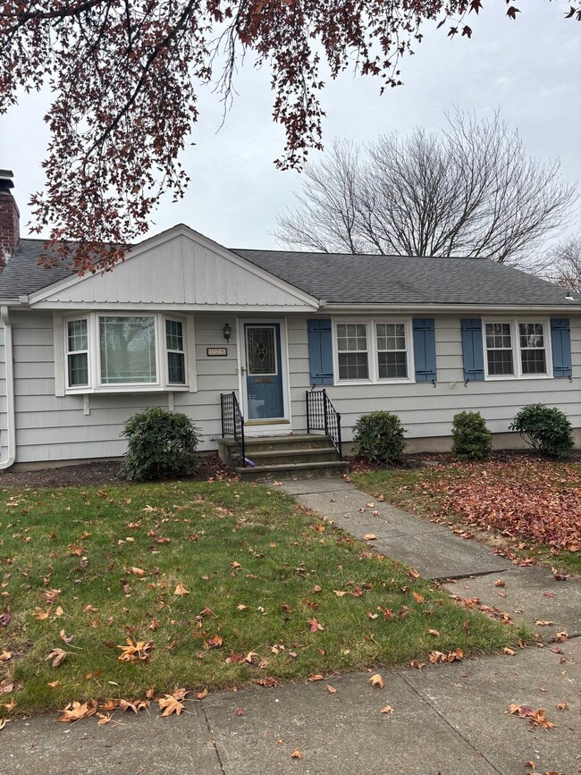 Building Photo - 125 Douglas St