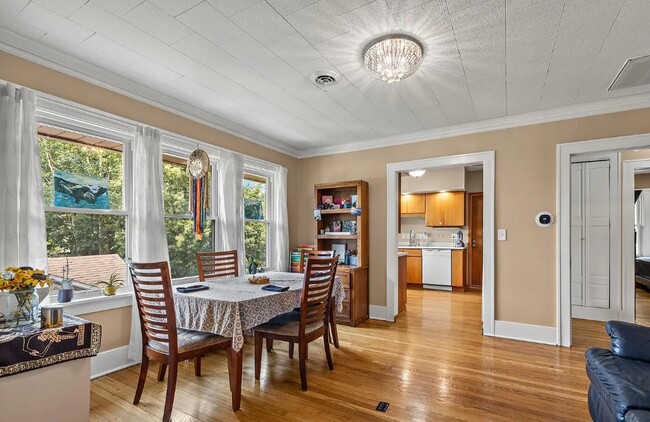 Photo - 80 S Williams St