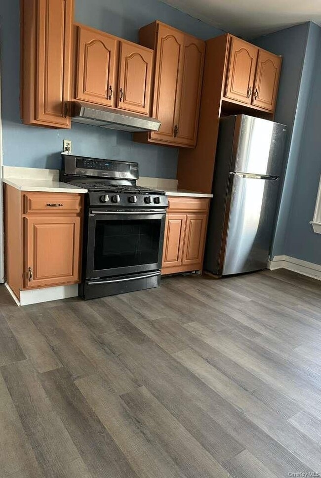Building Photo - 1577 Park Ave Unit 3rd Flr