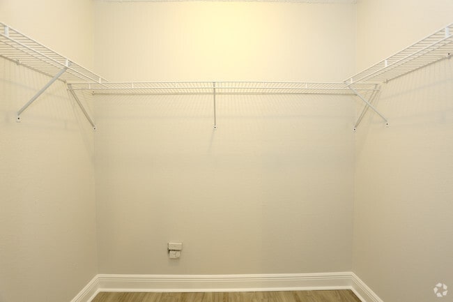1BR-1BA Closet