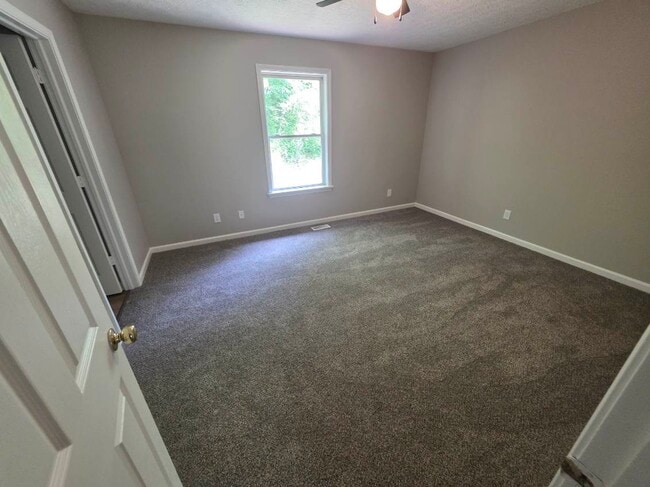 Photo - 643 N Lincoln St