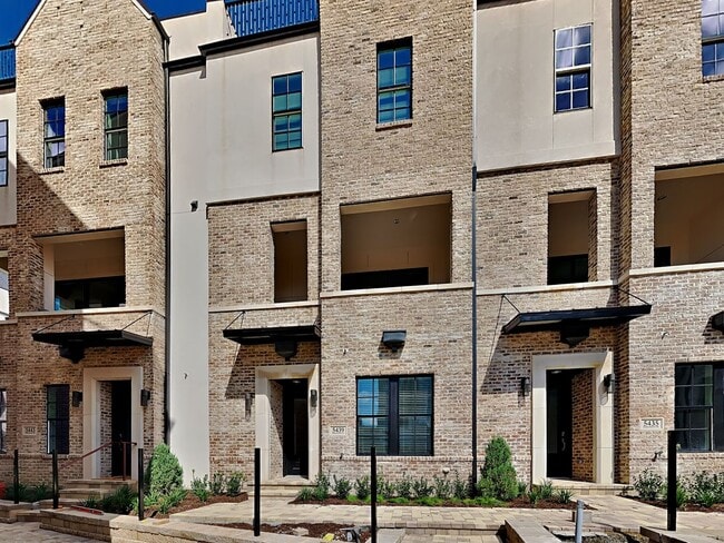 Building Photo - COMING SOON! Exquisite 3 bedroom, 3.5 bath... Rental
