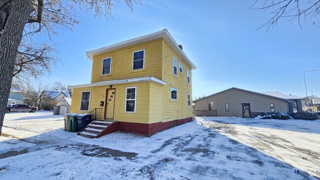 Building Photo - 508 1st Ave NE Rental