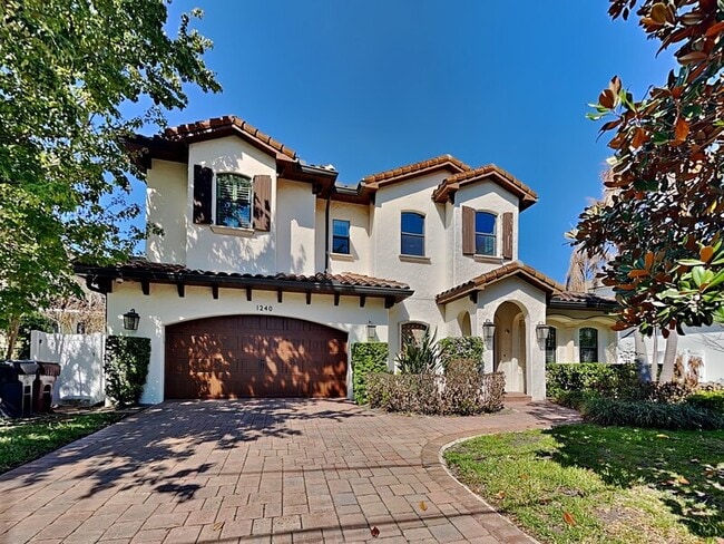 Building Photo - 1240 Poinsettia Ave