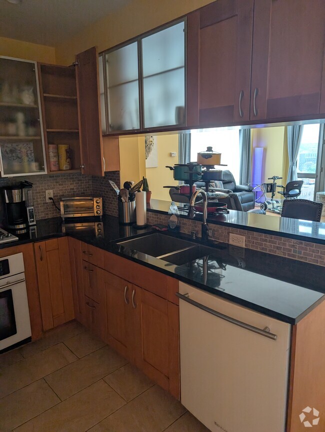 Building Photo - 175 Huguenot St Unit 1207 Rental