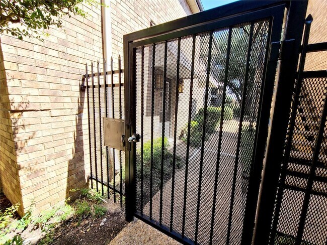 Photo - 10248 Regal Oaks Dr Unit A