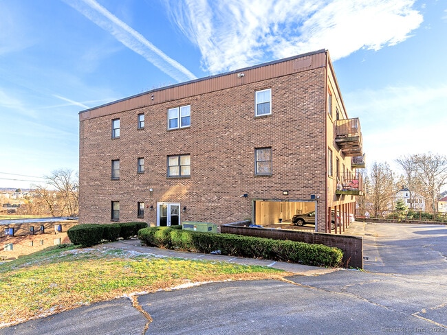 Building Photo - 50 Long St Unit APT 5