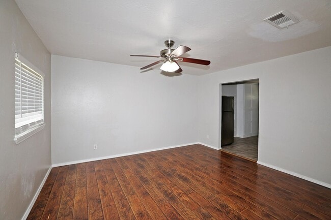 Photo - Cute home in Gables for rent~ 2 bed/1 bath