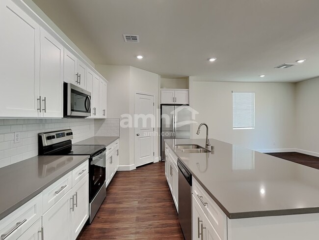 843 Longwood Gdns St