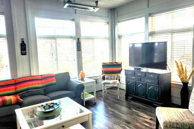 Building Photo - 2540 Radio Tower Rd Unit SI ID1521985P