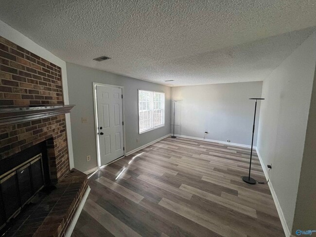 Photo - 317 Chateau Dr SW