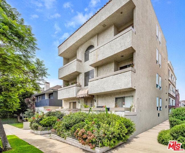 Building Photo - 1655 Selby Ave Unit 301 Rental