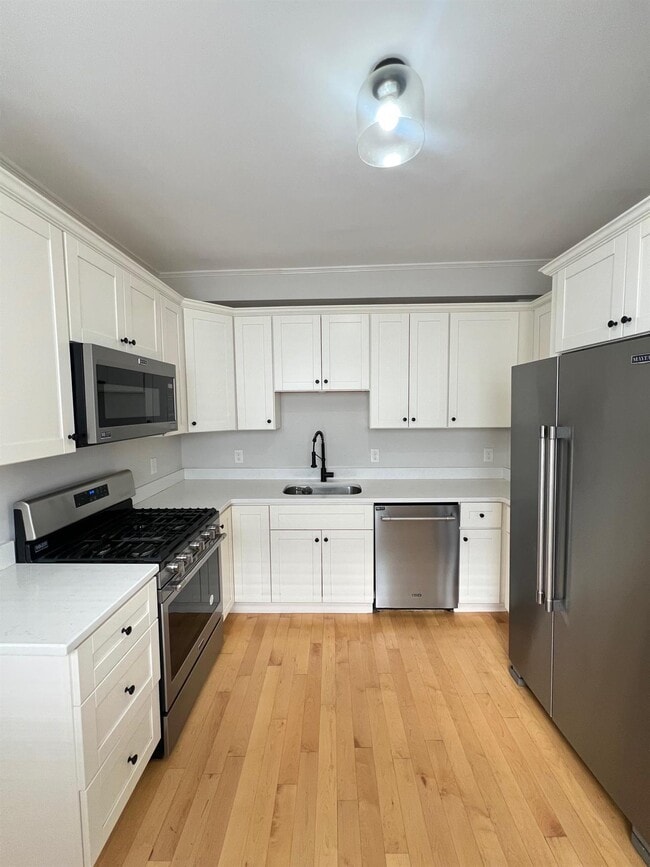 Building Photo - 10 Westminster St Unit 1