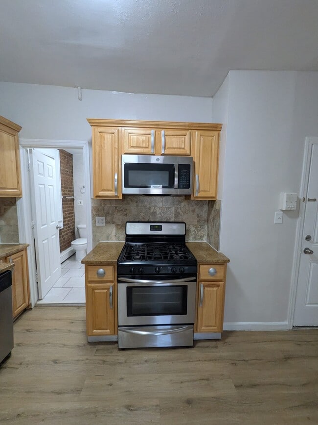 Building Photo - 998 Broadway Unit 2