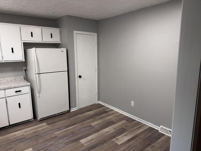 Photo - 300 Car-Mol Dr