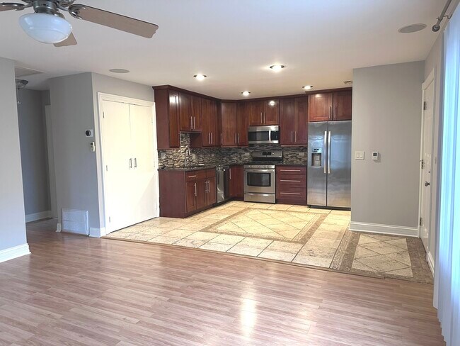 Photo - 1581 Quaker Ln