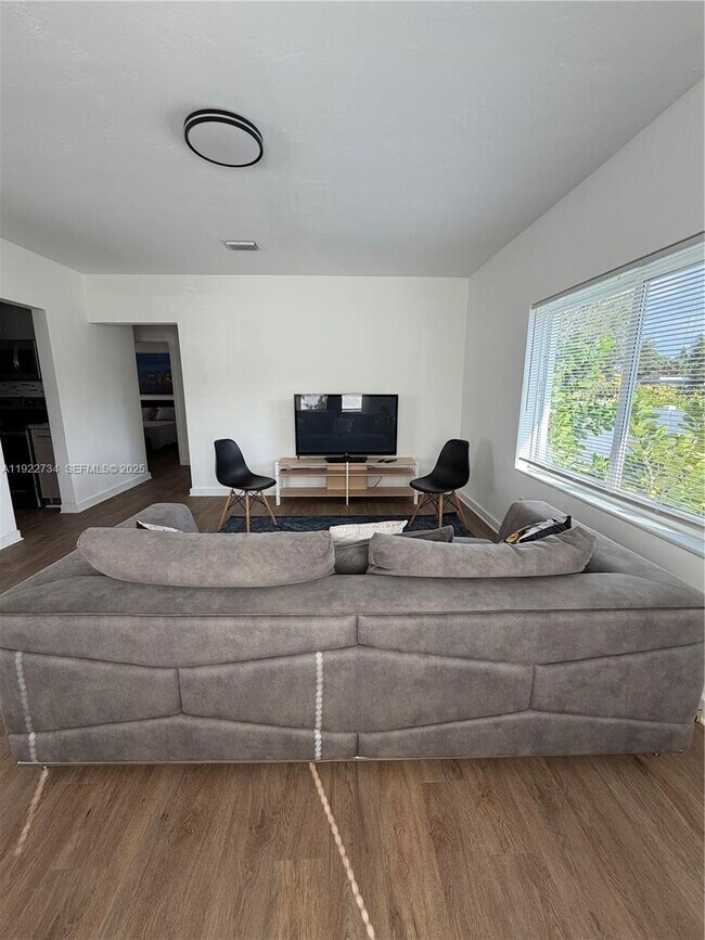 Photo - 1215 NE 109th St Unit 1215