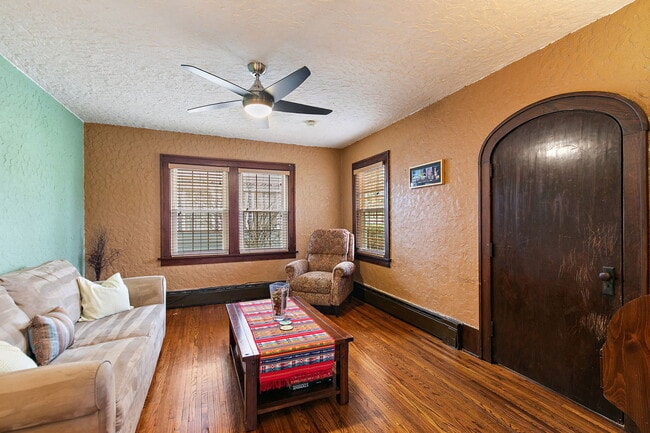 Photo - 811 Ellwood Ave