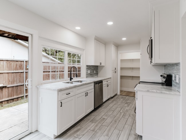 Photo - 7117 Chinaberry Rd