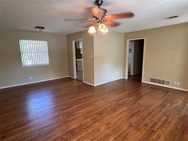 Photo - 4826 Black Oak Ln