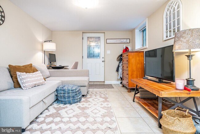 Photo - 817 Elder St NW