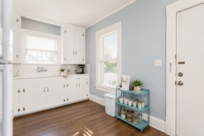 Building Photo - 3012 Avenue O 1/2 Unit Up