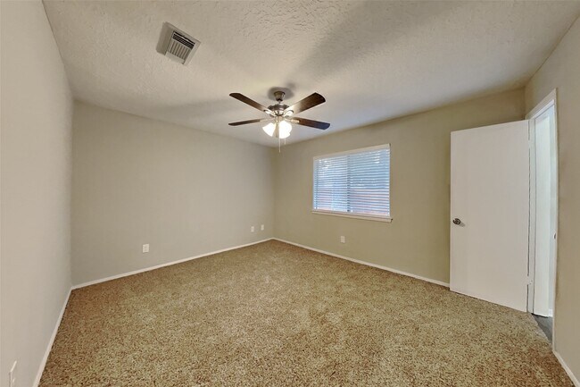 Photo - 26 Pinewood Forest Ct