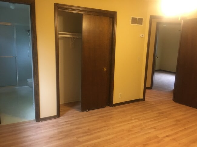 Photo - 12423 Yates St