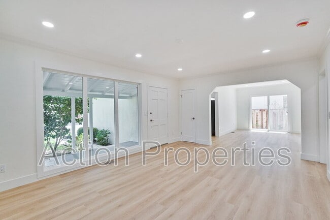 Photo - 207 Haight St