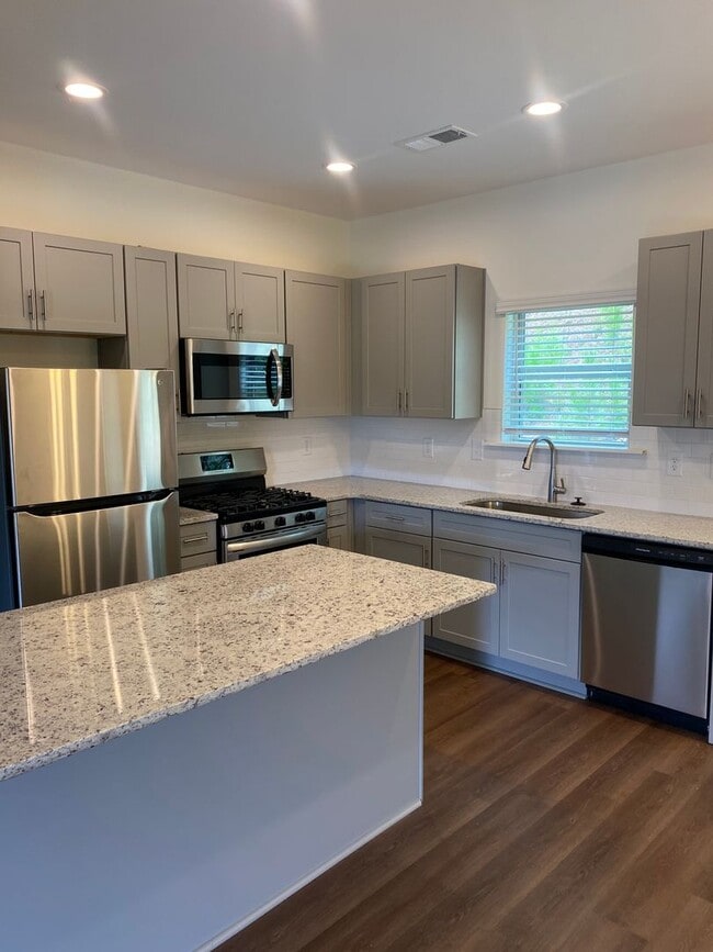 Photo - Spacious 3 Bedroom Home with Primary Suite on Main Level