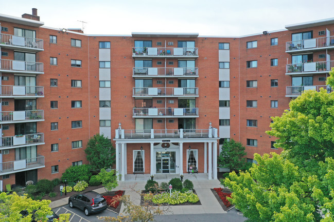 Building Photo - Linden House