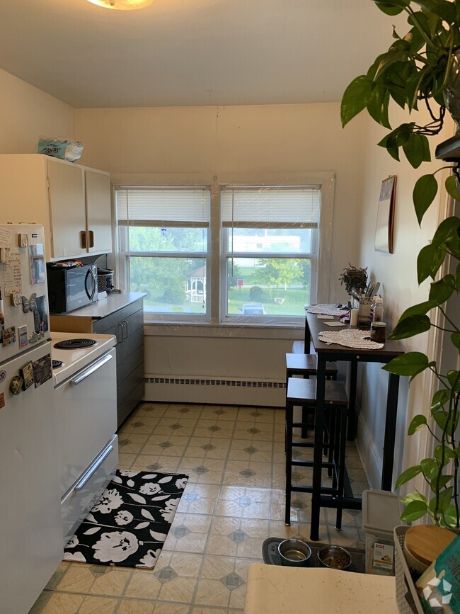 Building Photo - 114 N Main St Unit 2 Bed Upper Rental