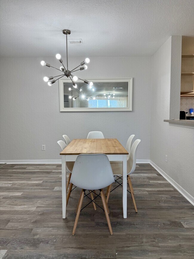 Photo - 7511 Seurat St