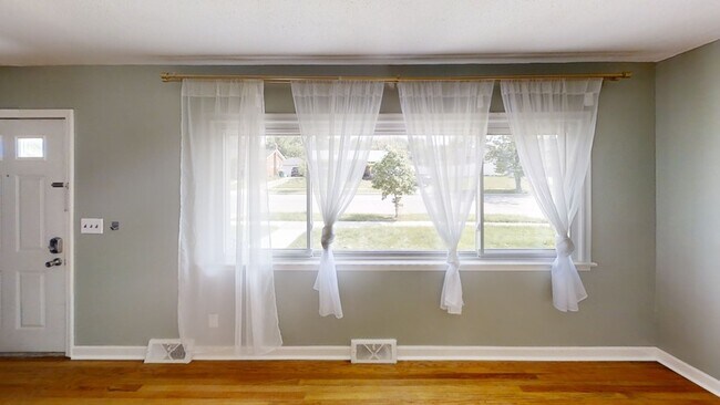 Photo - 372 Highland Dr