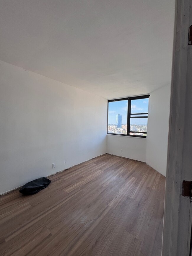 Building Photo - 280 Marin Blvd Unit 20R Rental