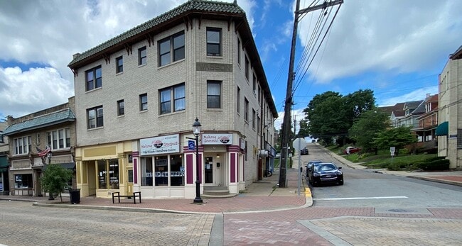Building Photo - 2905 Glenmore Ave Unit 8