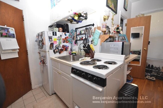 Building Photo - 28 S Huntington Ave Unit 203