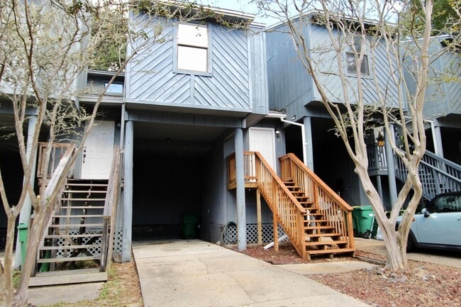 Photo - 200 White St
