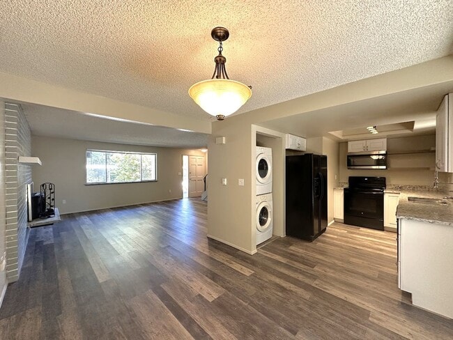 Building Photo - Two Bedroom, Close to Chambers Bay! Rental