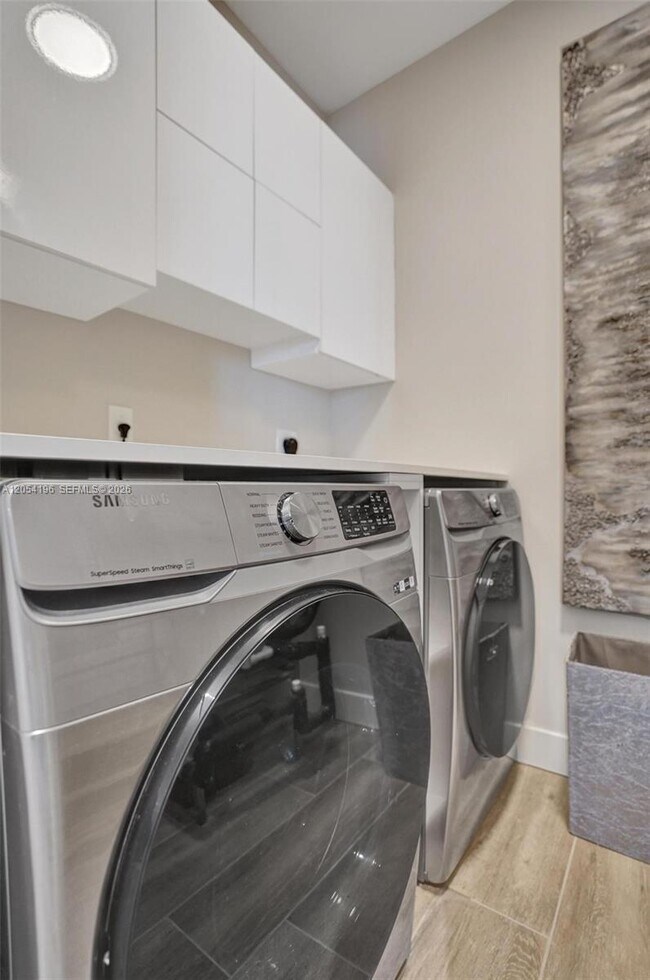 Photo - 41 SW Seminole St Unit 209 304 310
