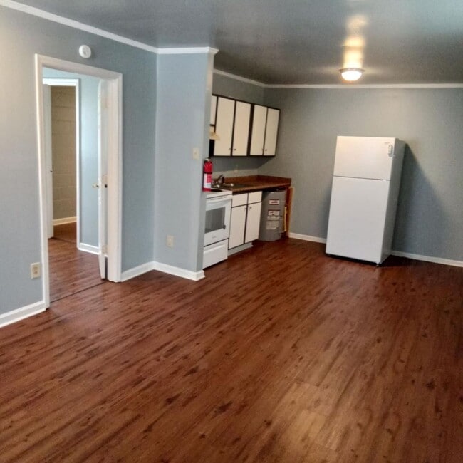 Building Photo - 1 Bedroom Apartment - Limited Time Move-in... Unit 9