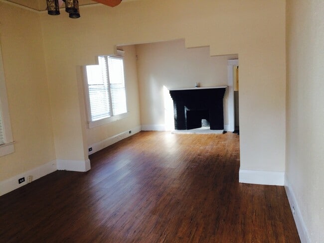 906 E 25th Ave