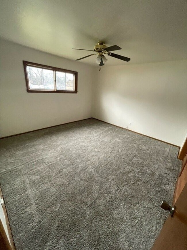 Photo - Charming & Bright 2-Bedroom Apartment in Milwaukee's Fairview Neighborhood! Unit Apt #3