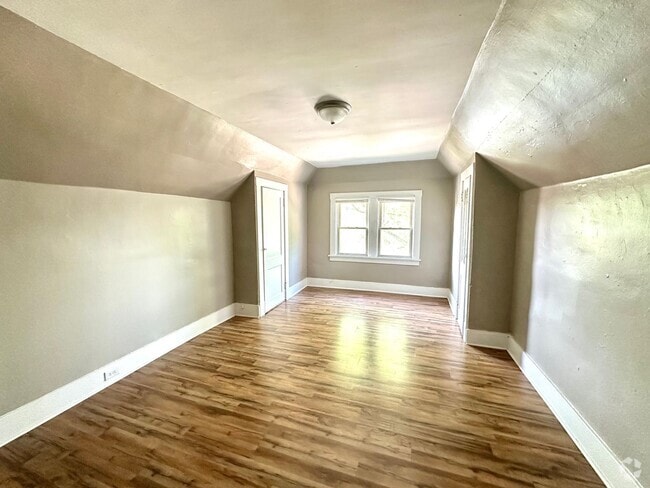 Building Photo - 12 Demmer Ave Unit #2 Rental