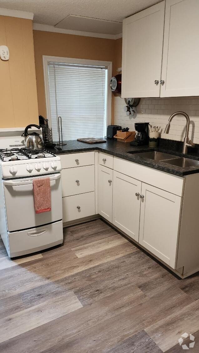 Building Photo - 43 Caledonia Rd Unit 6 Rental