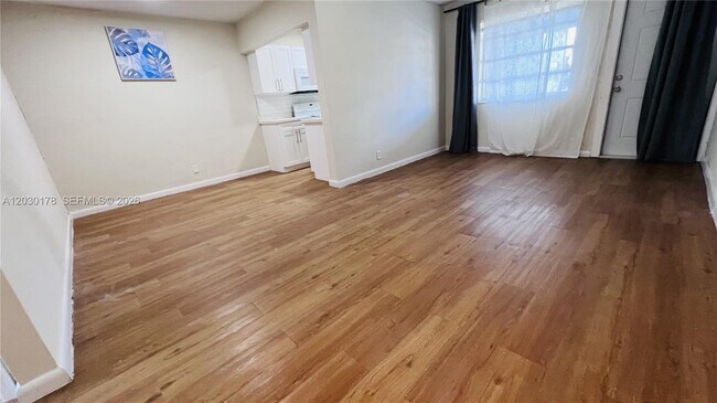 Photo - 1100 NE 1st Ct Unidad 213