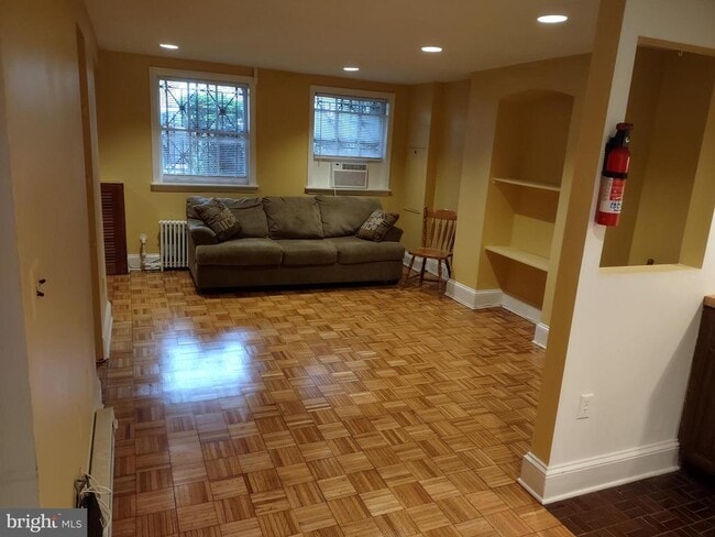 Photo - 810 D St SE