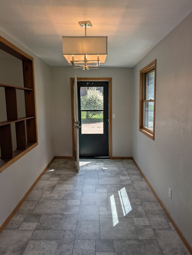 Front Entry - 507 N Walnut Ave