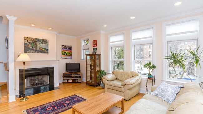 Photo - 4113 N Southport Ave