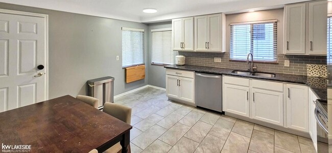 Photo - 890 Neff Rd